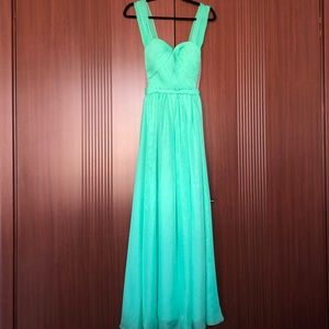 🧚🏼‍♀️ Custom made Gown/Bridesmaids  💚
